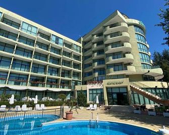Palm Beach Hotel - Golden Sands - Building