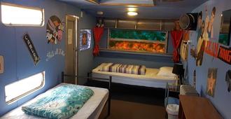 Alice's Secret Travellers Inn - Alice Springs - Schlafzimmer