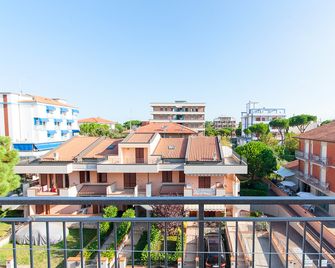 Hotel Gabry - Cervia - Balcón
