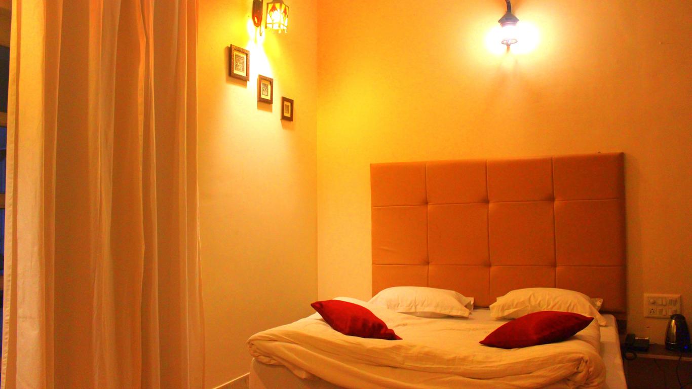 Hotel Toppers Corner
