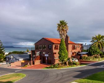 White Shark Guest House - Gansbaai - Building