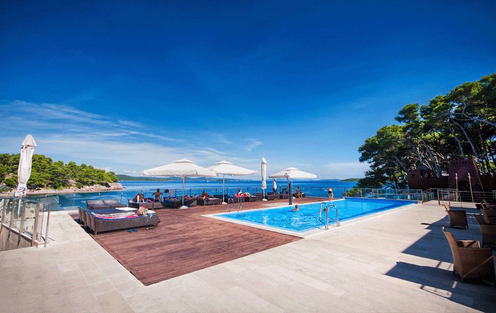 Hotel Maxim - بوزافا - حوض السباحة