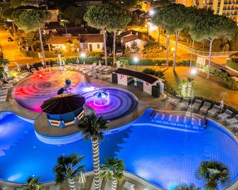 Mediterranee Family & Spa Hotel - Bibione - Basen