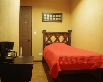Melrost Airport Bed & Breakfast - Alajuela - Habitación