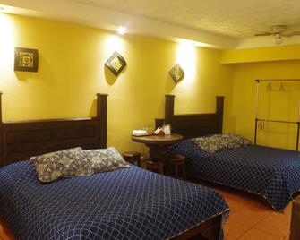 Melrost Airport Bed & Breakfast - Alajuela - Soverom