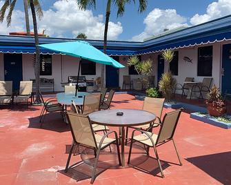 Hollywood Beach Hotels - Hollywood - Patio