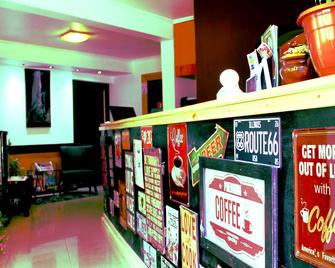 Travel International Hostal - Cafe - Viña del Mar - Recepción