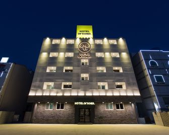 Hotel Yeogiuhtte Gangneung Gyeongpo - גאנגנאונג - בניין