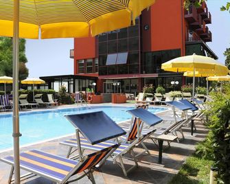 Hotel Prestigio - Cesenatico - Pool