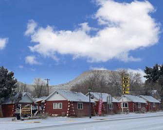 Roundtop Mountain Vista - Cabins and Motel - Thermopolis - Building