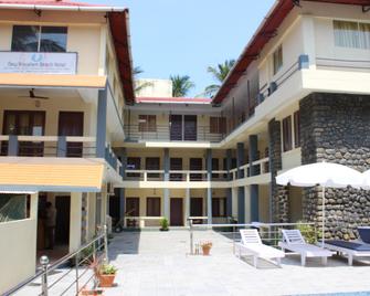New Kovalam Beach Hotel - Thiruvananthapuram - Building