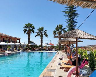 Hotel Marilena Molivos - מית'ימנה - בריכה