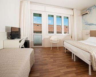 Hotel Splendid - קאורלה - חדר שינה