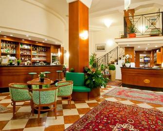 Hotel Splendid - קאורלה - בר