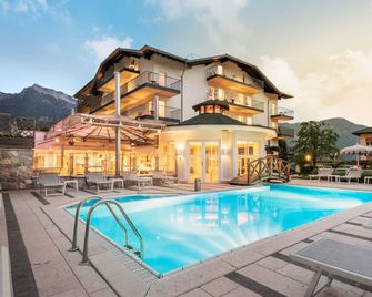 Cristallo Sport & Wellness Hotel - Levico Terme - Gebouw