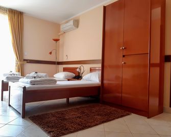 Garni Hotel Koral - Budva - Habitación