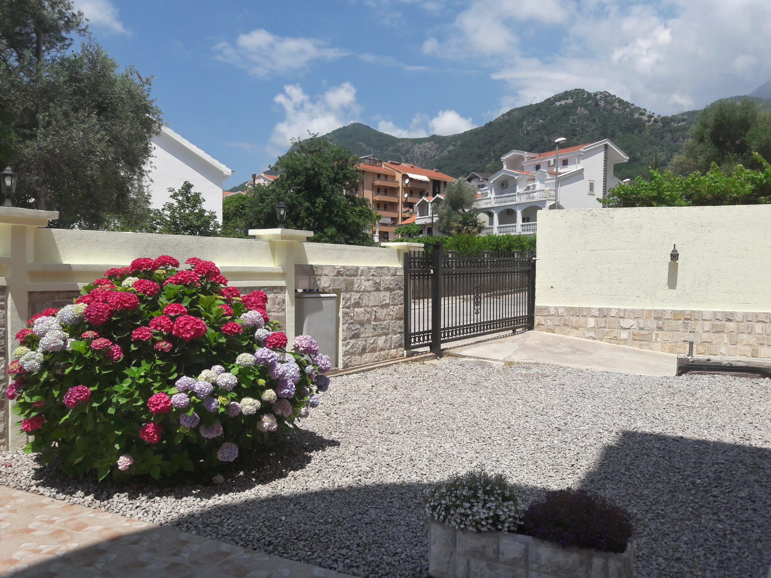 Garni Hotel Koral - Budva - Estacionamiento