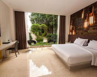 Fm7 Resort Hotel Jakarta - Kota Tangerang - Kamar Tidur