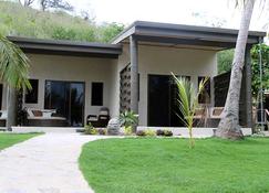 Mantaray Island Resort - Nanuya Balavu Island - Building