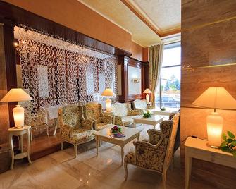 Hotel Roman By Dumbrava Business Resort - Roman - Ingresso