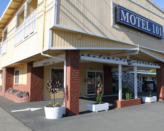 Motel 101 - Gold Beach - Building