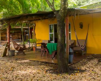 Pura Vida Mini Hostel Santa Teresa - Santa Teresa - Edificio