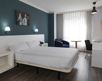 Gran Hotel Regente - אוביידו - חדר שינה