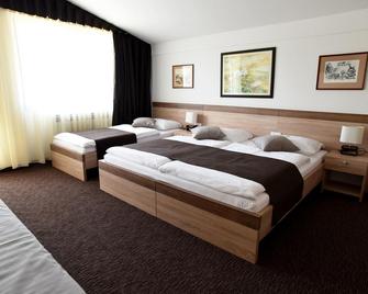 Rooms Barba Niko Near Zagreb Airport - Velika Gorica - Bedroom