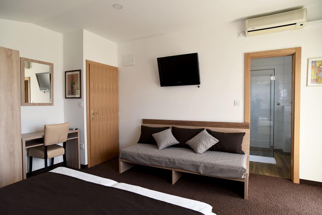 Rooms Barba Niko Near Zagreb Airport from . Velika Gorica Hotel