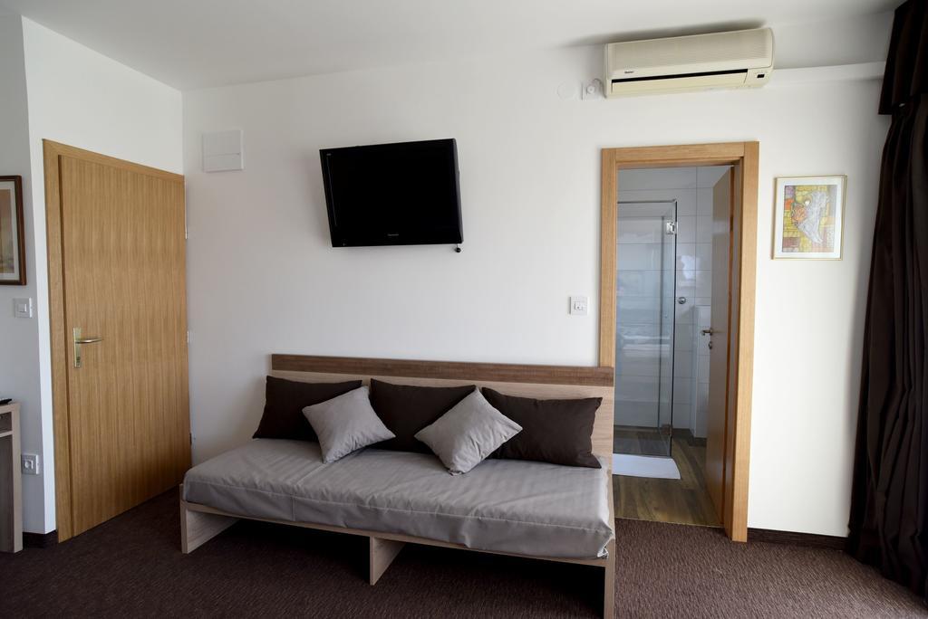 Rooms Barba Niko Near Zagreb Airport from . Velika Gorica Hotel