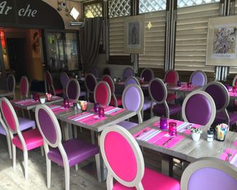 L'Arche de Porquerolles - إييار - مطعم