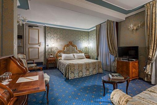 Hotel Al Ponte Antico - Venice - Bedroom