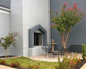 Hotel Tillman - Clemson - Patio