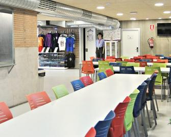 Scout Madrid Hostel - Madrid - Salon