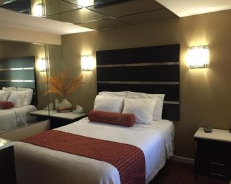 Relax Inn - North Babylon - Bedroom