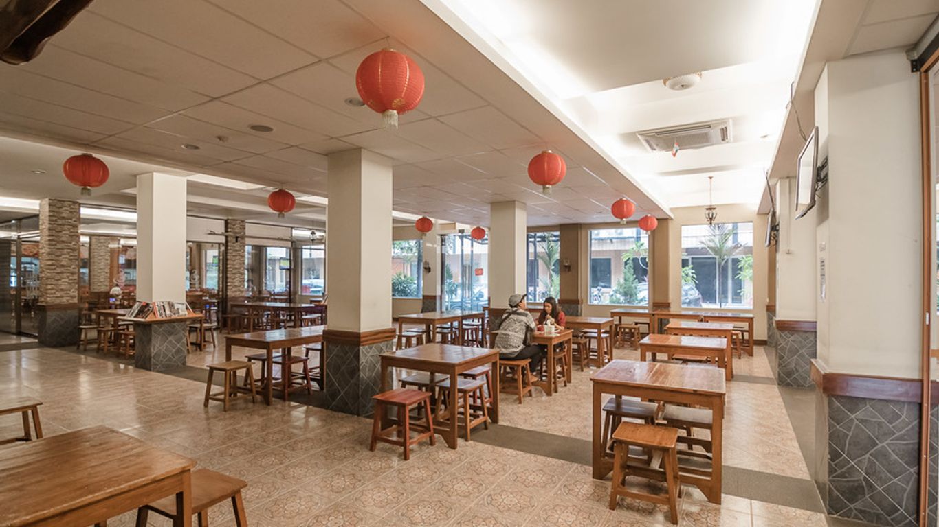 ريد دورز بلس نير سيوكارنو هاتا أيربورت 2