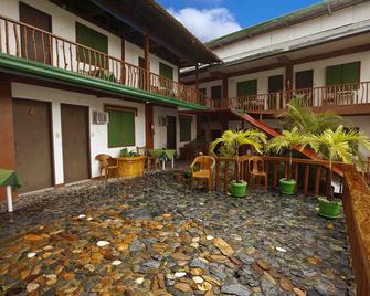 Badladz Dive Resort - Puerto Galera - Edificio