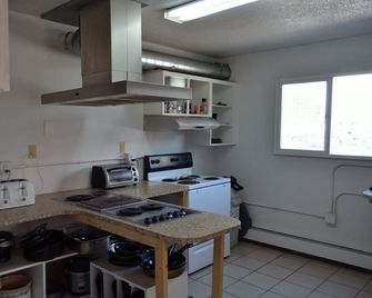 Bent Prop Inn & Hostel Downtown - Anchorage - Cuina