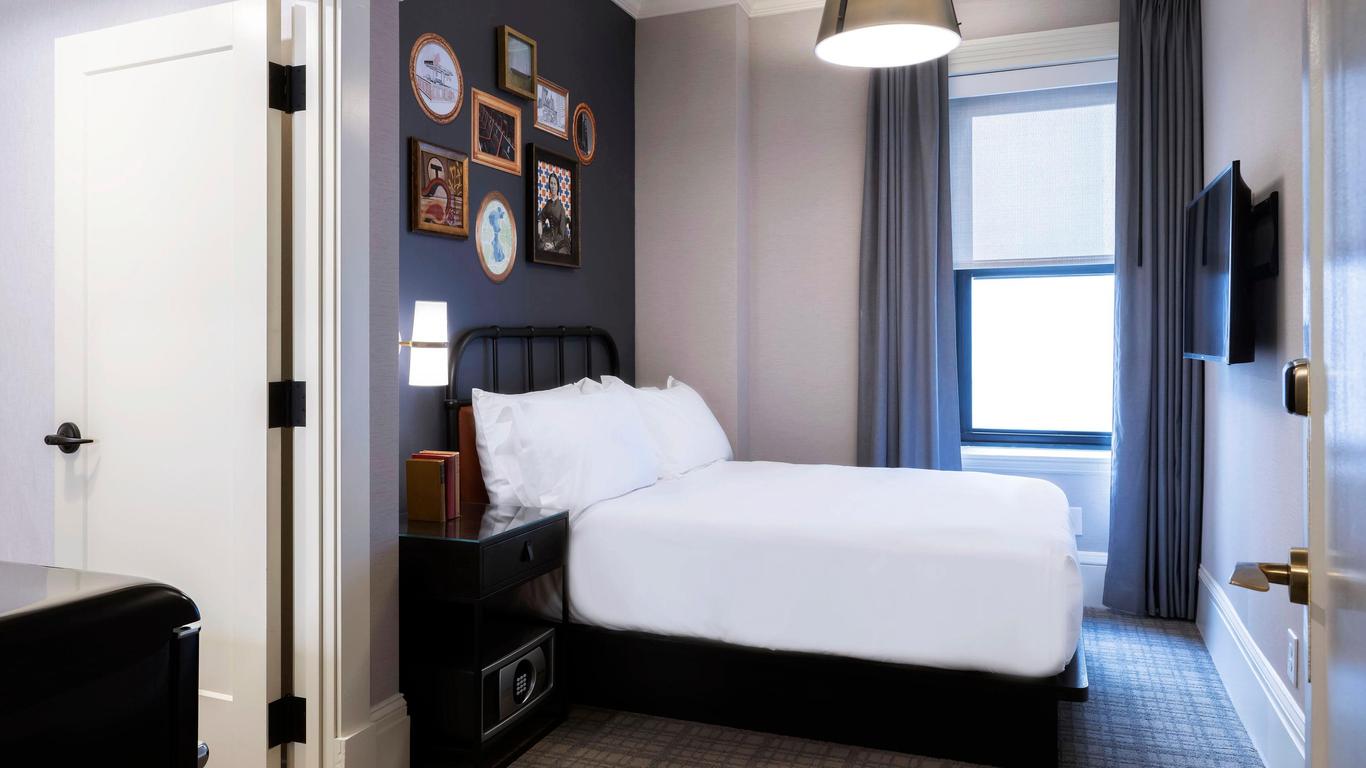 كوبلي سكوير هوتل، إيه فاوند هوتل