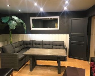Hotel Emmi - Pärnu - Area lounge