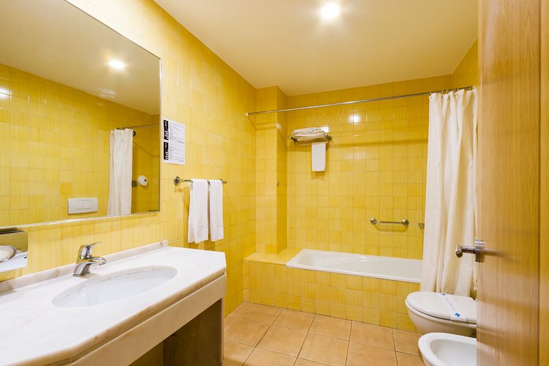 Vista Banheiro do null localizado em null. Imagem fornecida por Informações Oficiais do Hotel