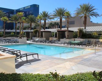 Luxury Suites International at The Signature - Las Vegas - Pool