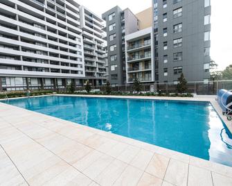 Trigo Home - Mooltan Ave Sydney - Macquarie Park - Pool
