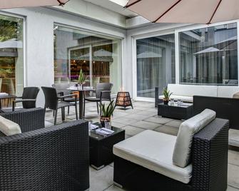 Fourside Hotel & Suites Vienna - Viyana - Veranda