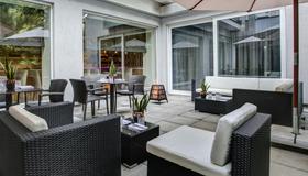 Fourside Hotel & Suites Vienna - Vienne - Patio