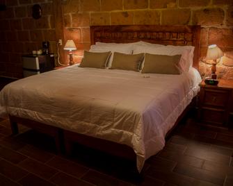 Hotel Real Nirvana - Tecozautla - Schlafzimmer