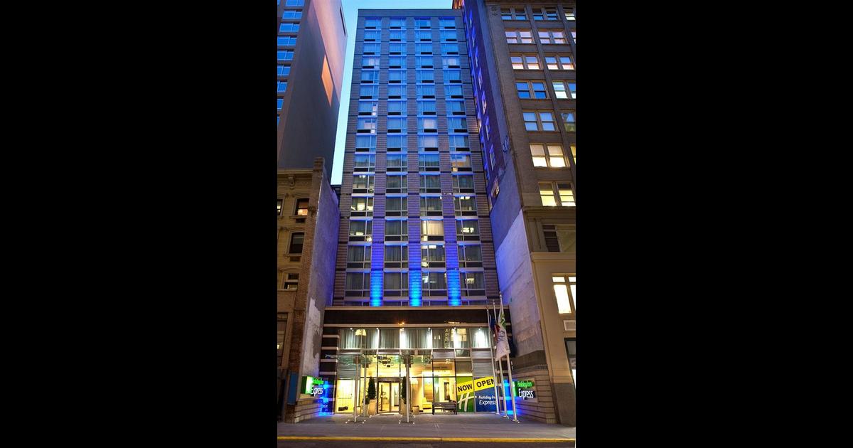 Holiday Inn Express Manhattan Times Square South 93 ̶3̶5̶5̶ New York Hotel Deals And Reviews 8427