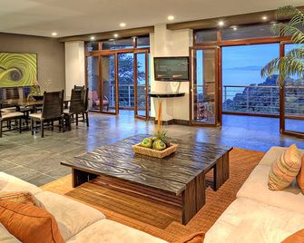 Los Altos Resort - Manuel Antonio - Living room