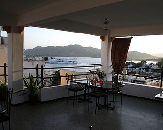 My Downtown - The Red Pier - Udaipur - Restaurante