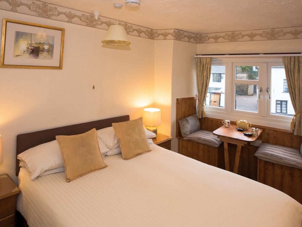 Little Harbour Guest House - Looe - Bedroom